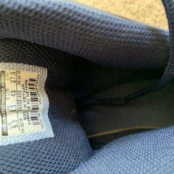 Nike Basketball Shoes - Picture 3 of 4